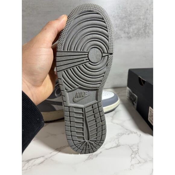 Air Jordan 1 Low GS Light Smoke Grey/White 553560-053 5.5Y w/ Box - Picture 2 of 7